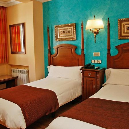 Hostal Victoria II Madrid Exterior photo