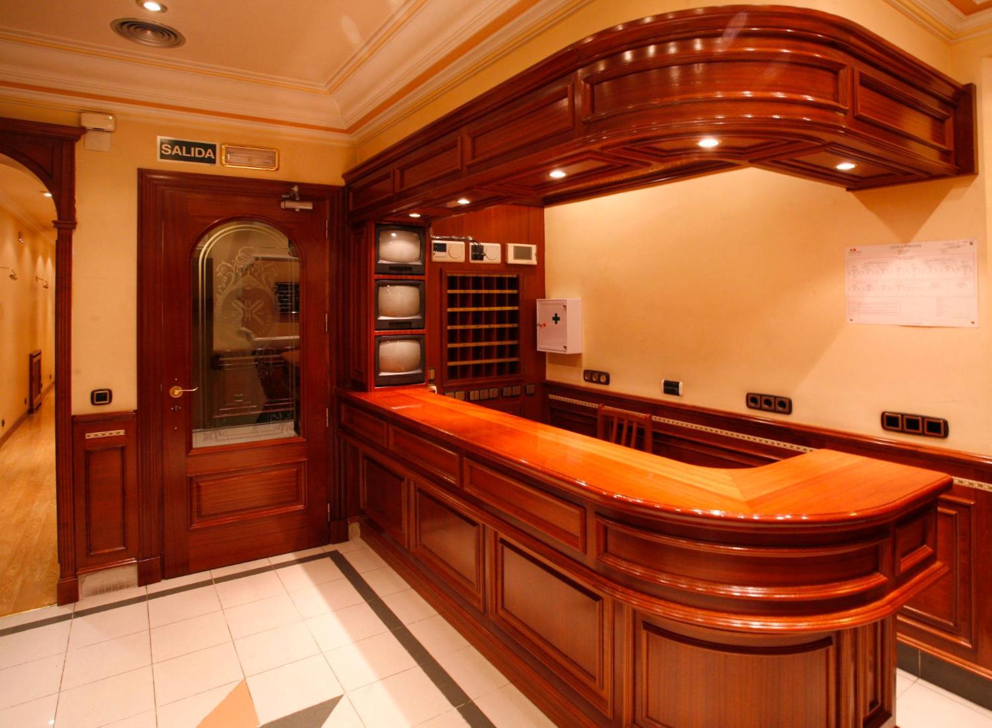 Hostal Victoria II Madrid Exterior photo