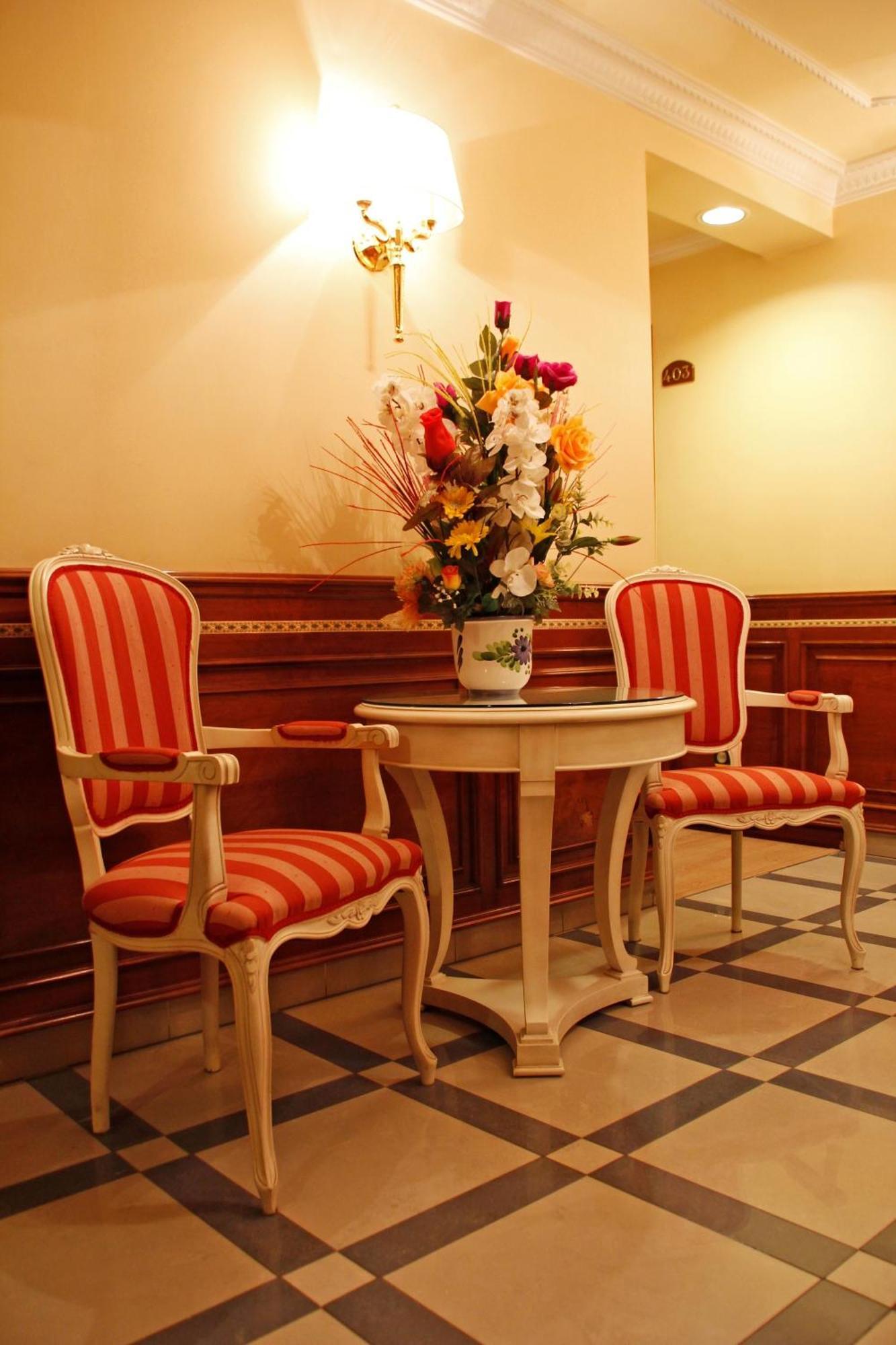 Hostal Victoria II Madrid Exterior photo