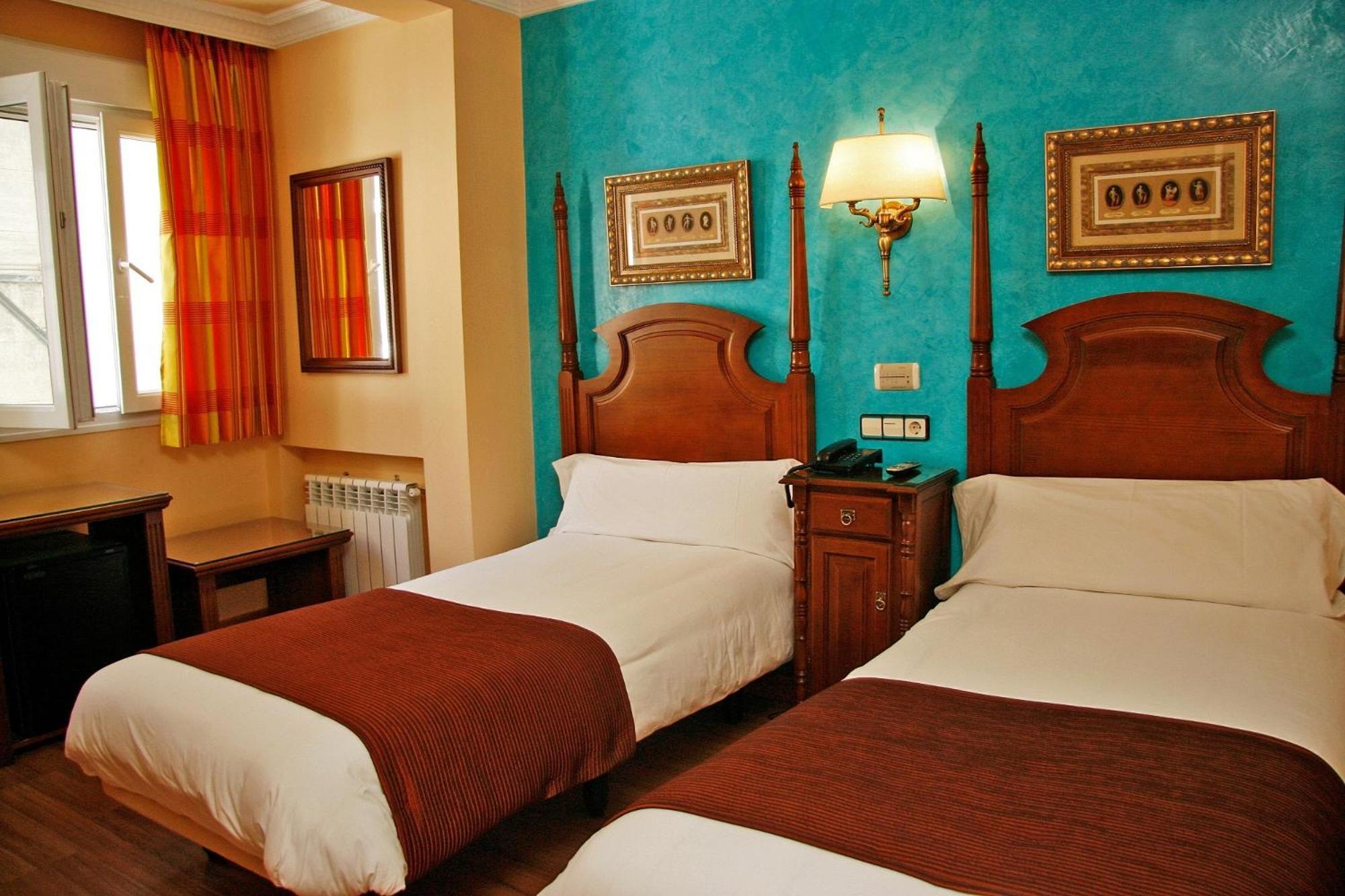 Hostal Victoria II Madrid Exterior photo
