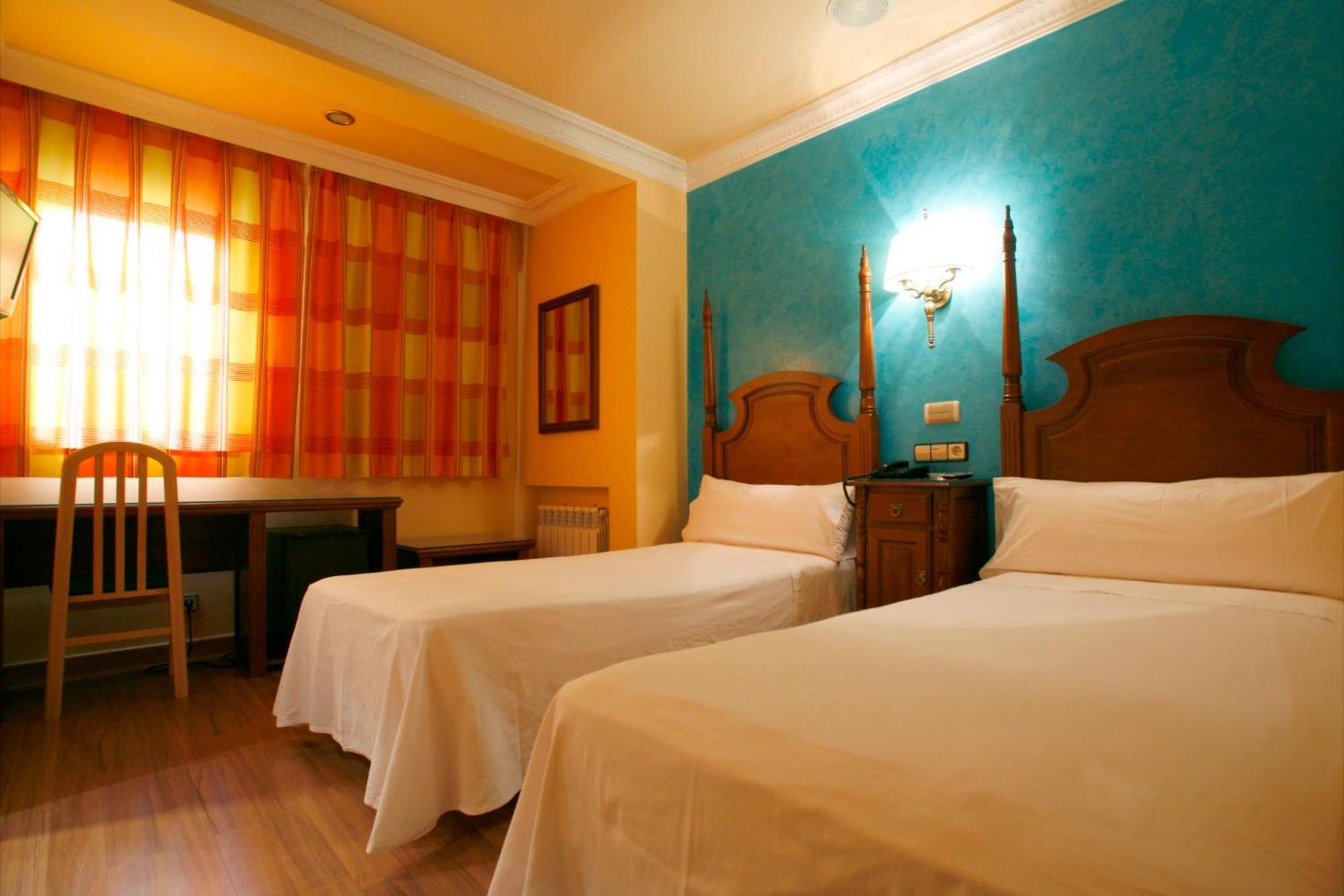 Hostal Victoria II Madrid Exterior photo