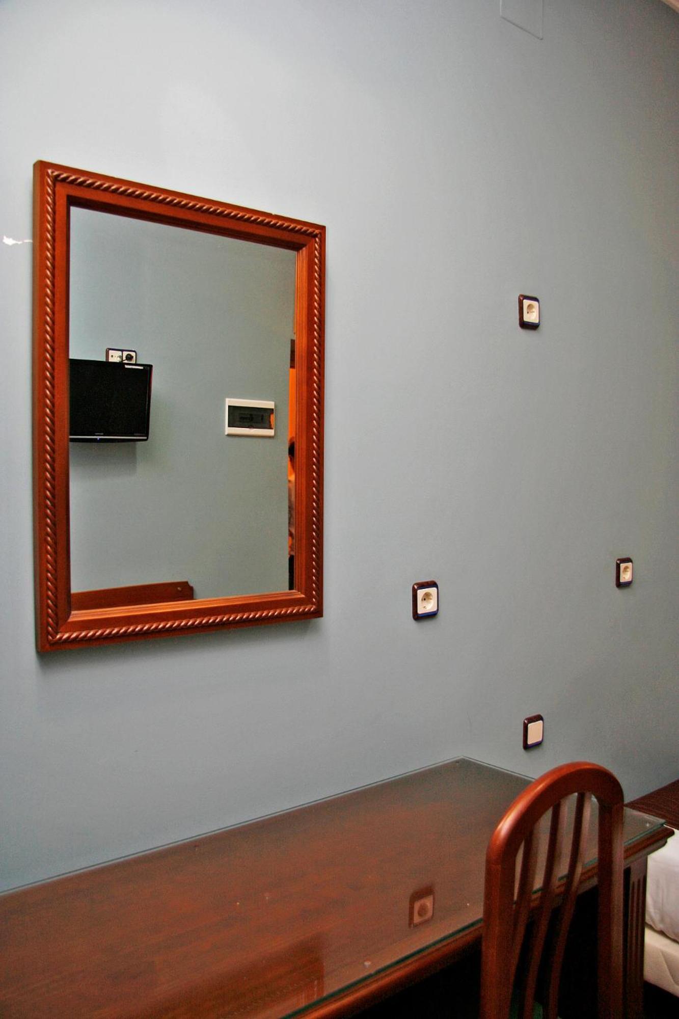 Hostal Victoria II Madrid Exterior photo