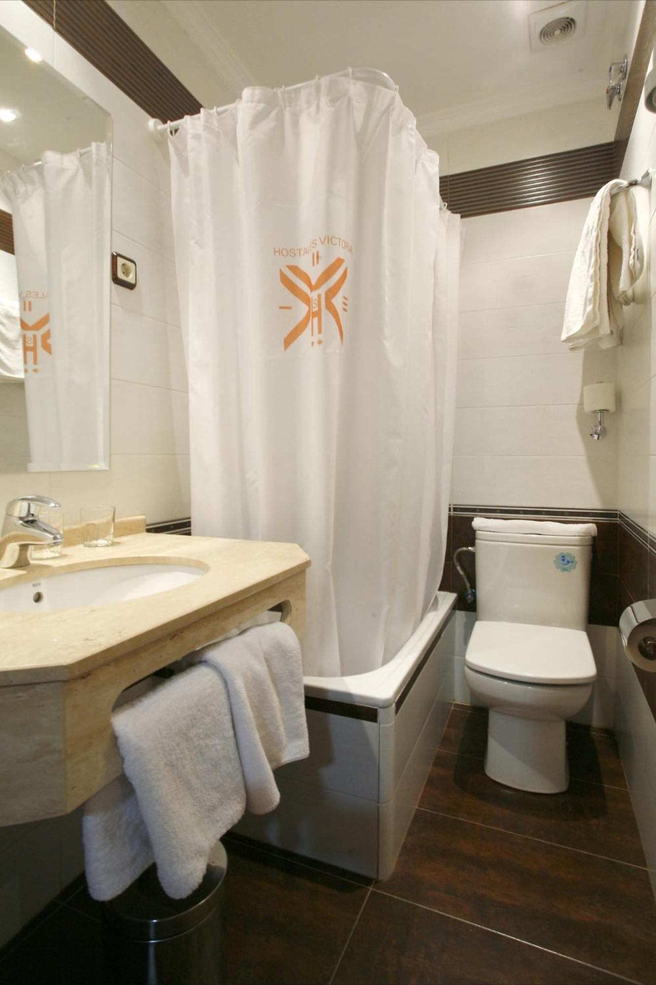 Hostal Victoria II Madrid Exterior photo