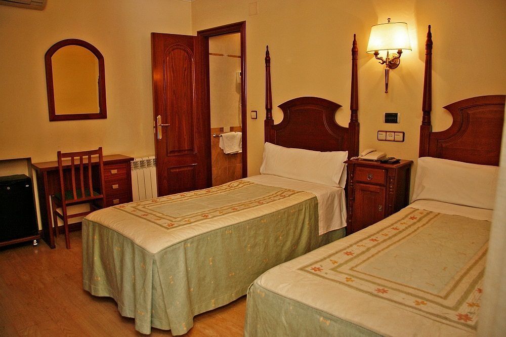 Hostal Victoria II Madrid Exterior photo