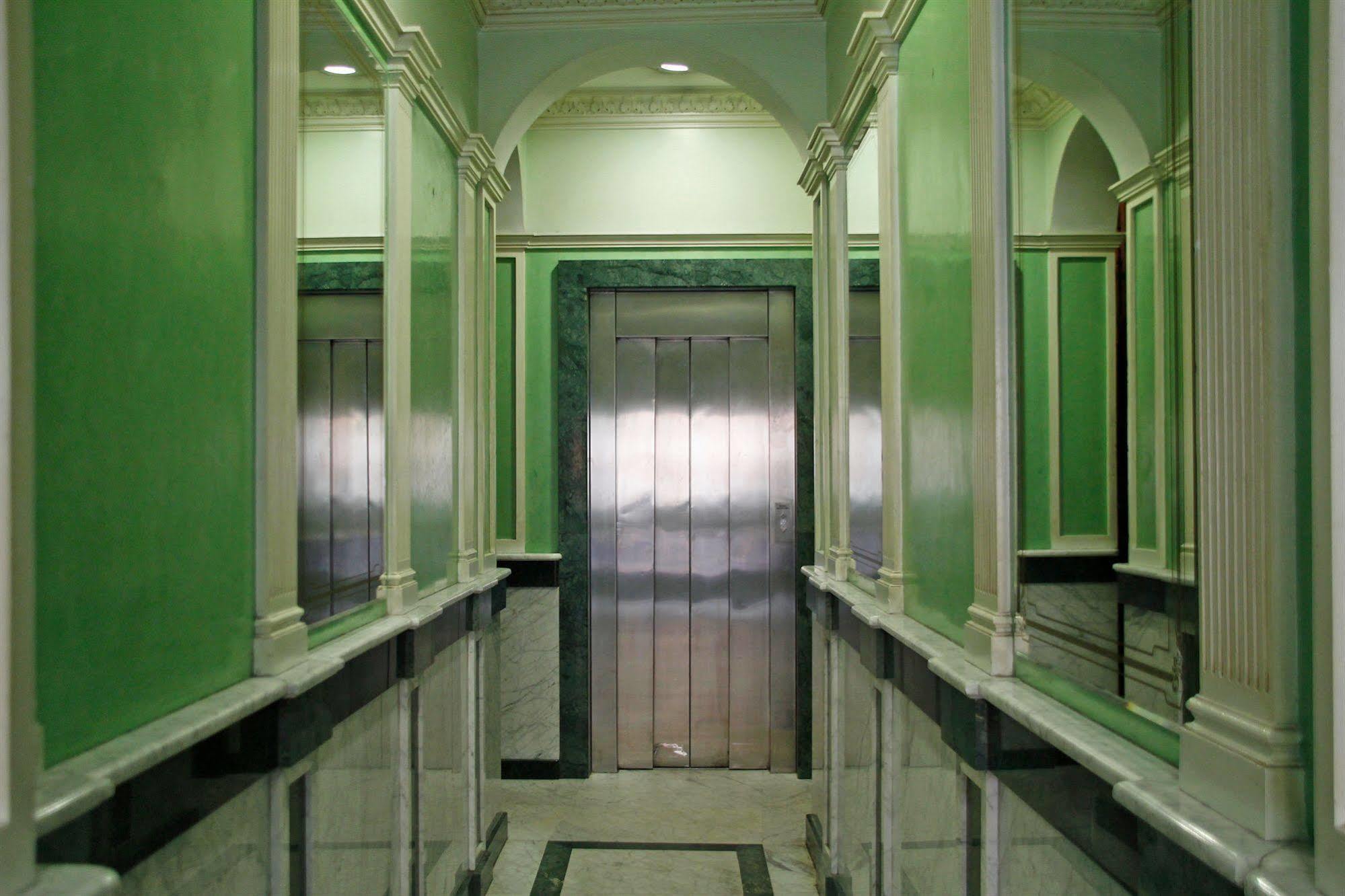 Hostal Victoria II Madrid Exterior photo
